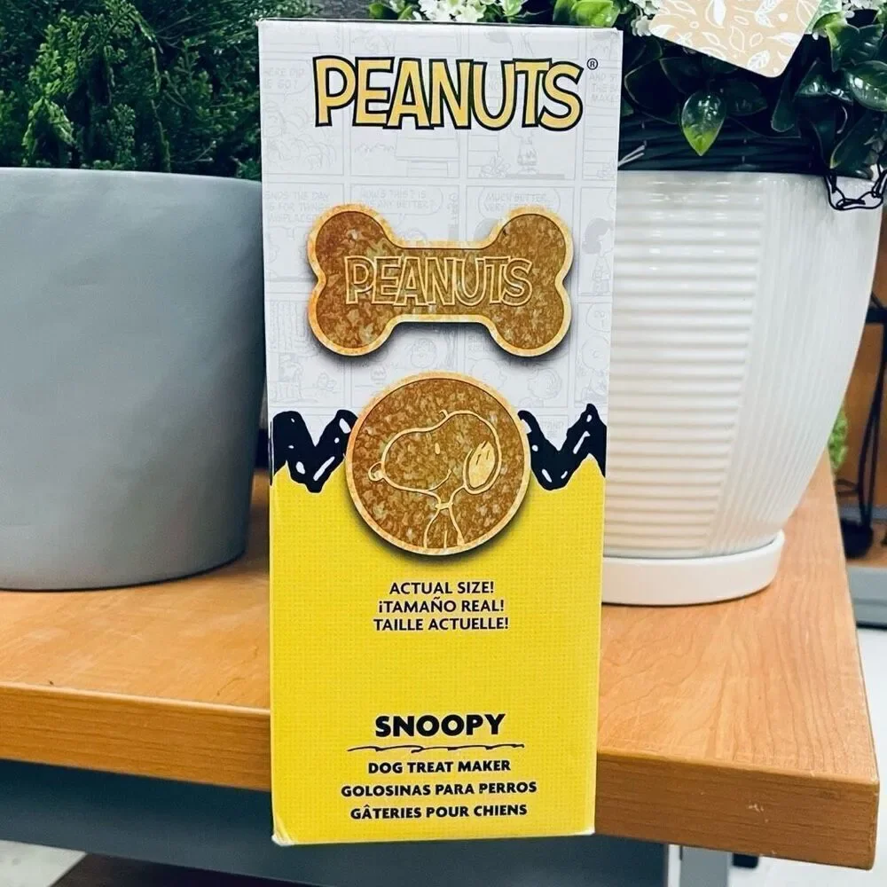 NWT in Package Gorgeous Uncanny Peanuts Snoopy Dog Red Treat Maker